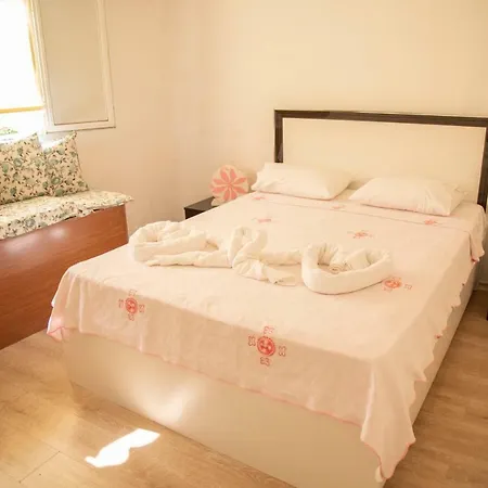 Zeren Alacati Oda ve Kahvaltı Çeşme